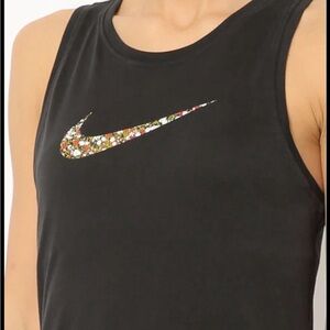 Women’s Nike Dri Fit Training tank Top sleevles size S Black and floral print
